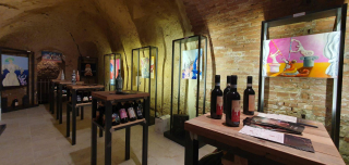 01-Podere-Casanova-Wine-Art-Shop