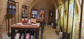 05-Podere-Casanova-Wine-Art-Shop