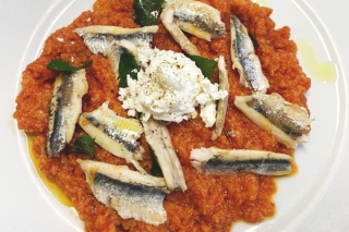 Il-Mestolo_Pappa-al-pomodoro-con-ricotta-e-alici