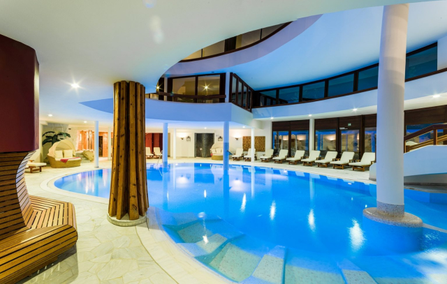 4-Granbaita-Dolomites_piscina-interna