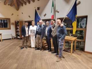 Io ordine da sinistra verso destra: Edoardo Valenti, Daniela Grendene, il Sindaco di Sutrio Mattia Manlio, Claudio Gambardella, Luca Montanaro, Pier Francesco Candotti